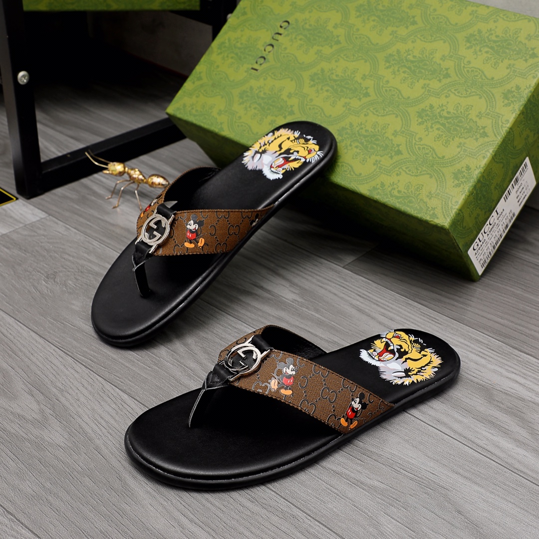 Gucci Rubber GG Men's Flip Flops - EUR FASHION