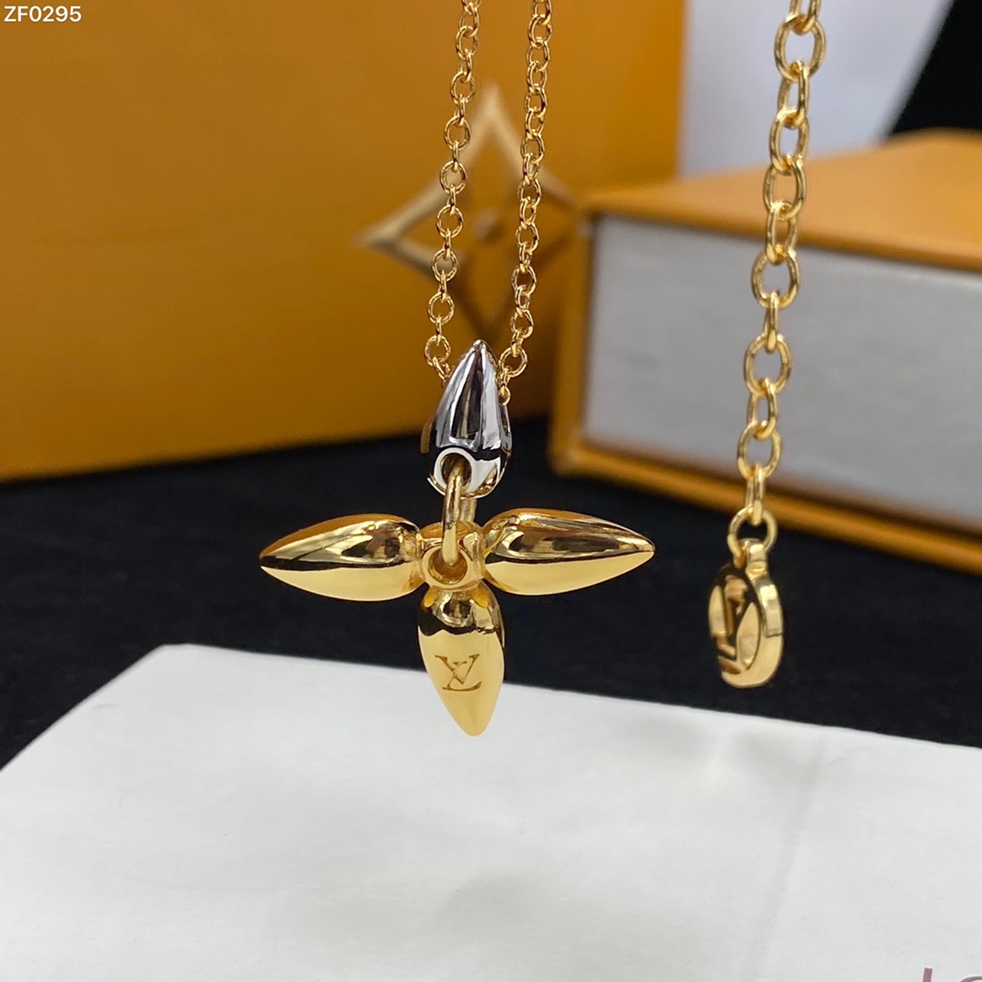 Louis Vuitton Necklace - EUR FASHION