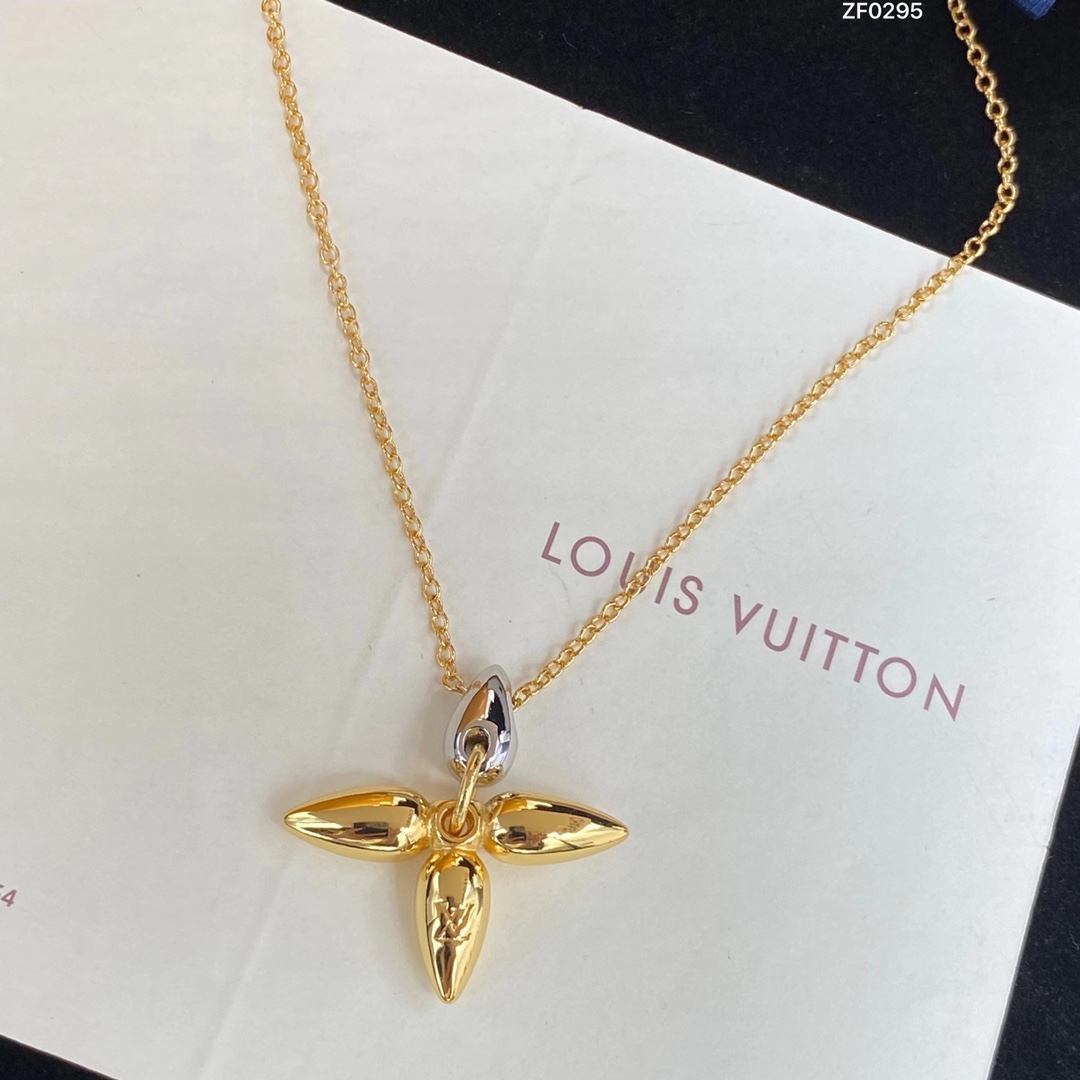 Louis Vuitton Necklace - EUR FASHION