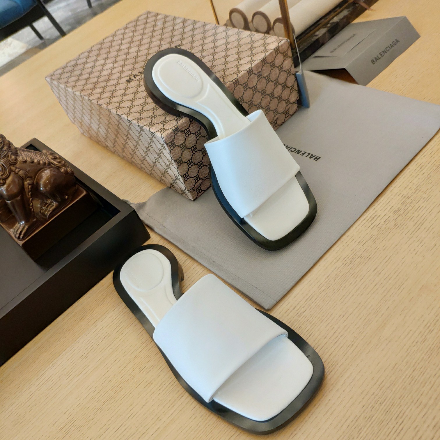 Balenciaga Logo Leather Slide Sandal - EUR FASHION