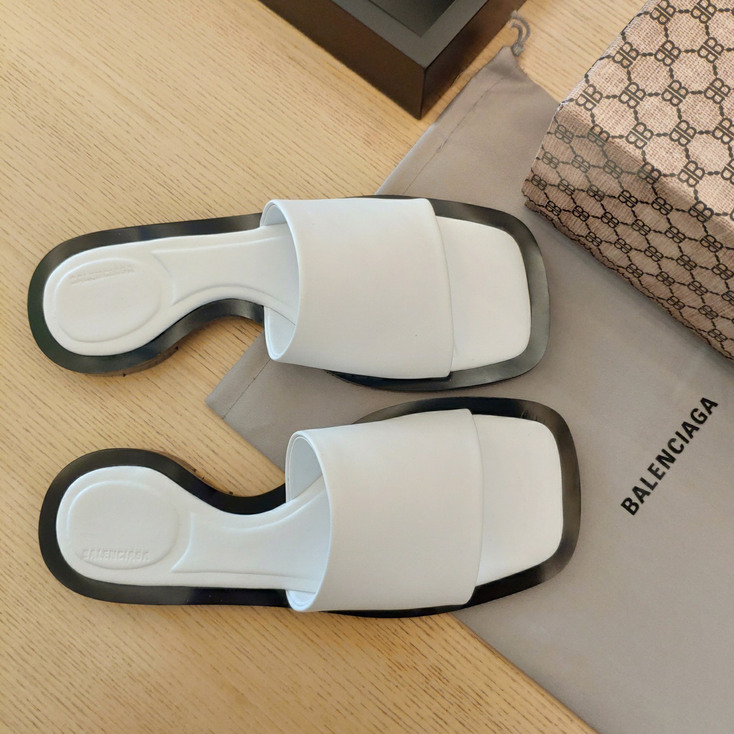 Balenciaga Logo Leather Slide Sandal - EUR FASHION
