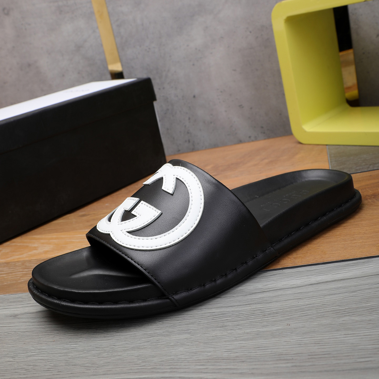 Gucci GG Rubber Slide Sandal - EUR FASHION