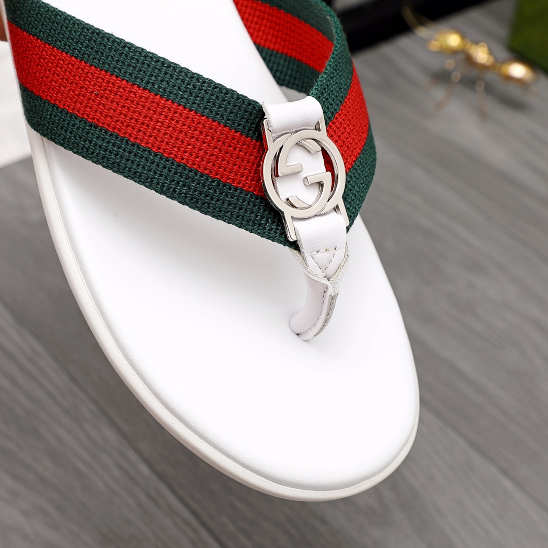 Gucci Rubber GG Men's Flip Flops - EUR FASHION