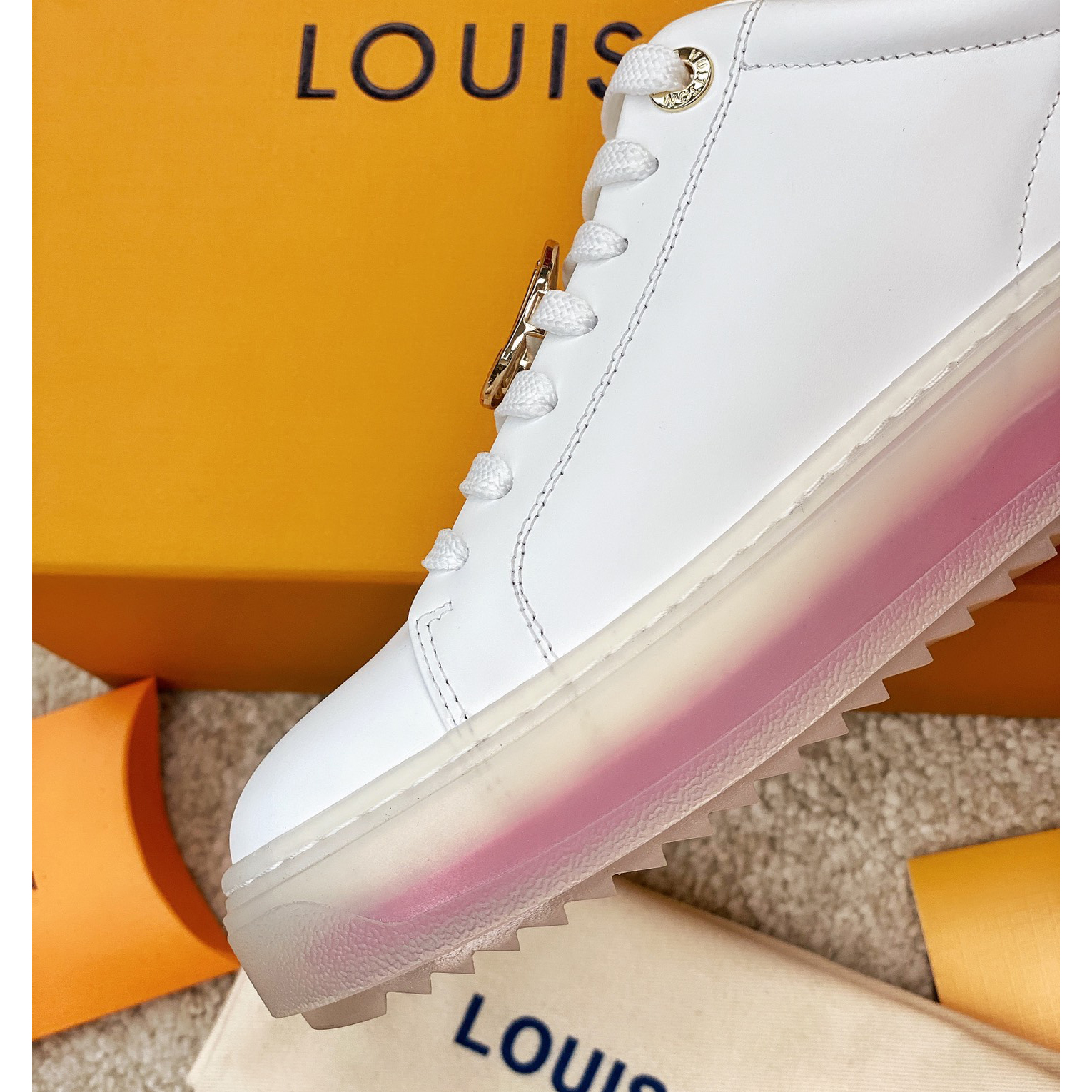 Louis Vuitton Logo Transparent Sole Sneaker  - EUR FASHION