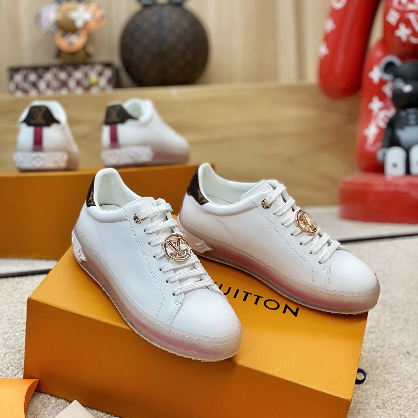 Louis Vuitton Logo Transparent Sole Sneaker  - EUR FASHION