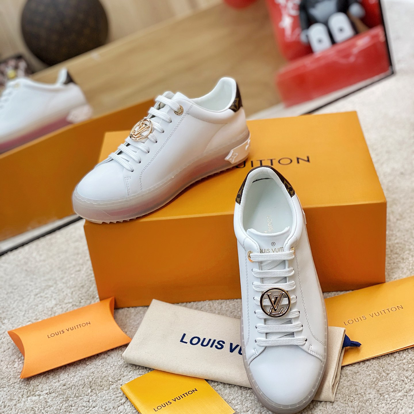 Louis Vuitton Logo Transparent Sole Sneaker  - EUR FASHION