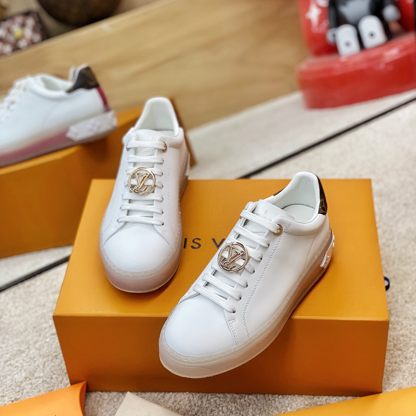 Louis Vuitton Logo Transparent Sole Sneaker  - EUR FASHION