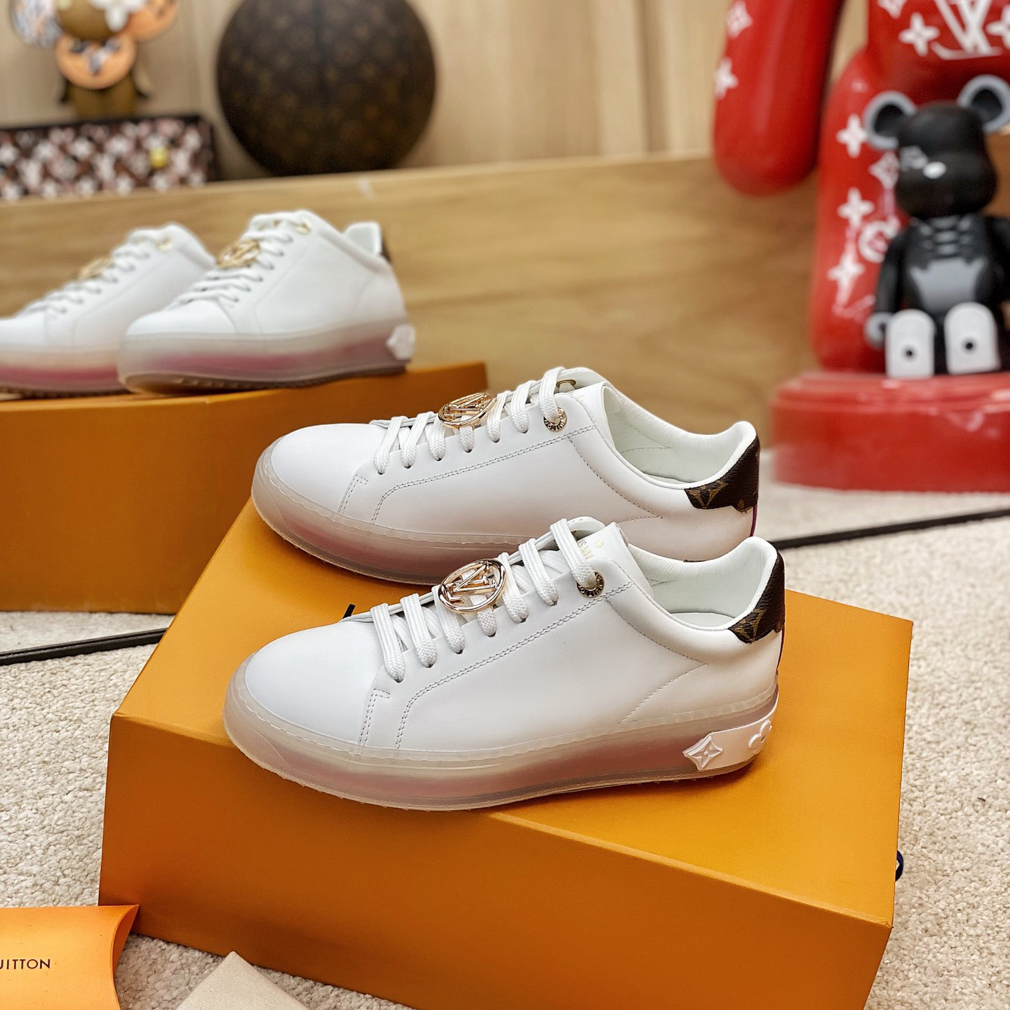 Louis Vuitton Logo Transparent Sole Sneaker  - EUR FASHION