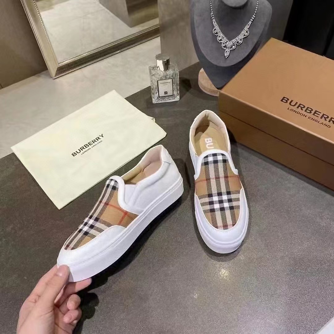 Burberry Vintage Check Loafers   - EUR FASHION