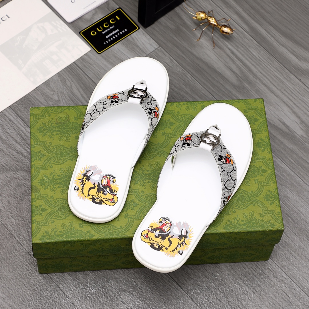 Gucci Rubber GG Men's Flip Flops - EUR FASHION