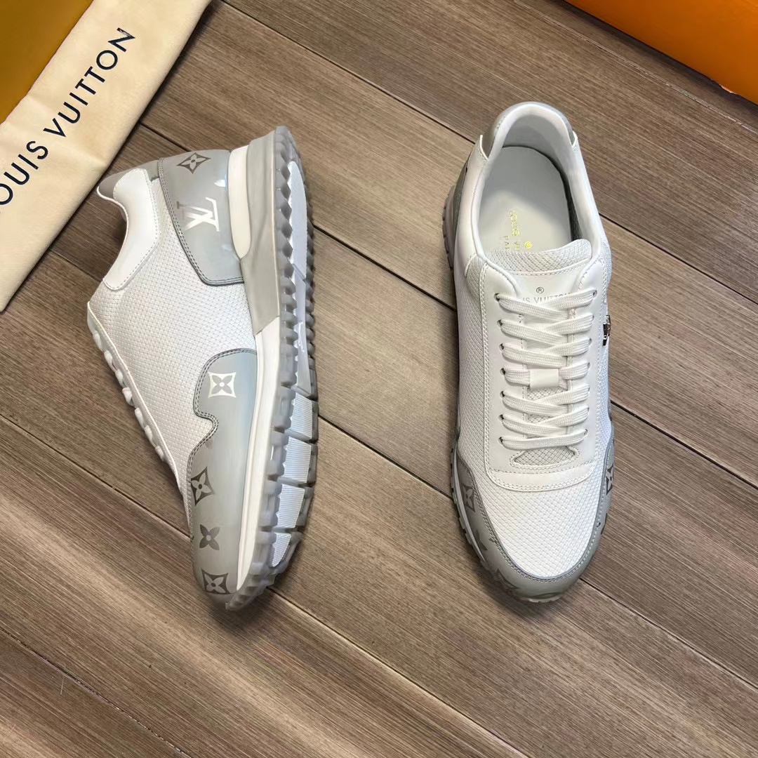 Louis Vuitton Logo Sneaker - EUR FASHION