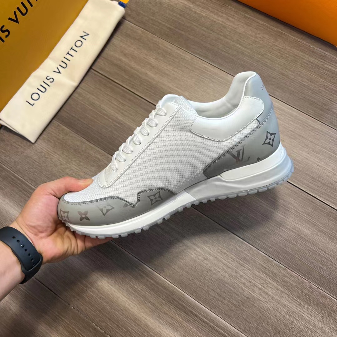 Louis Vuitton Logo Sneaker - EUR FASHION