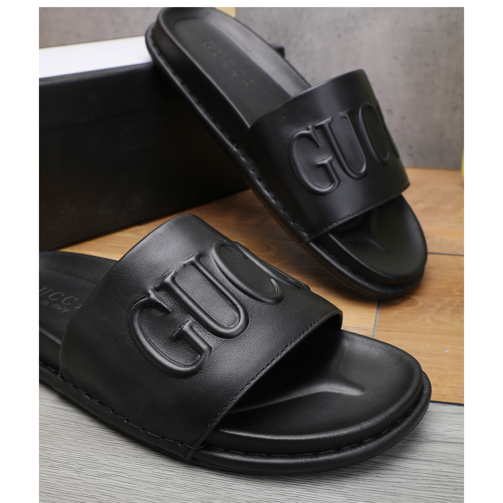 Gucci Logo Rubber Slide Sandal - EUR FASHION