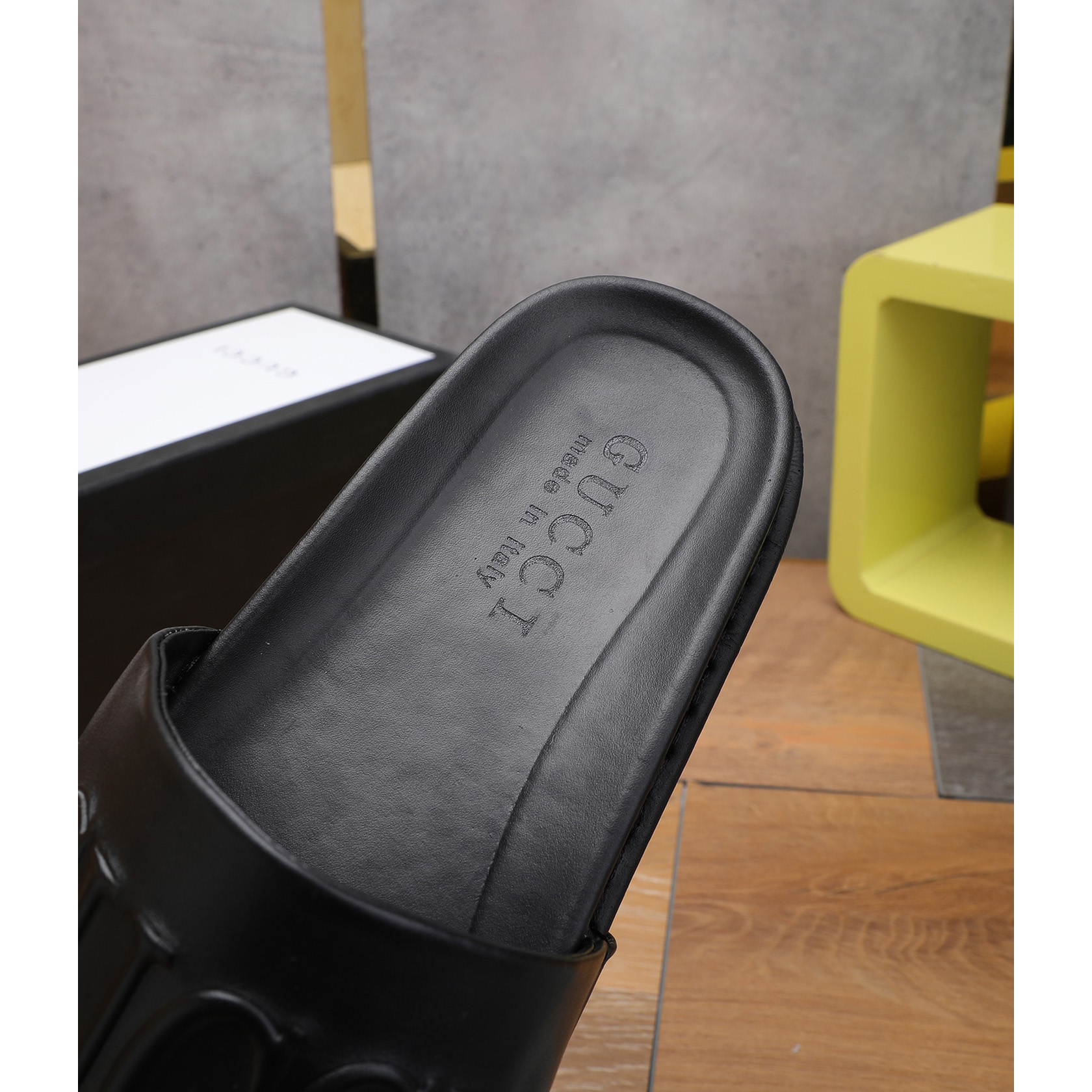 Gucci Logo Rubber Slide Sandal - EUR FASHION