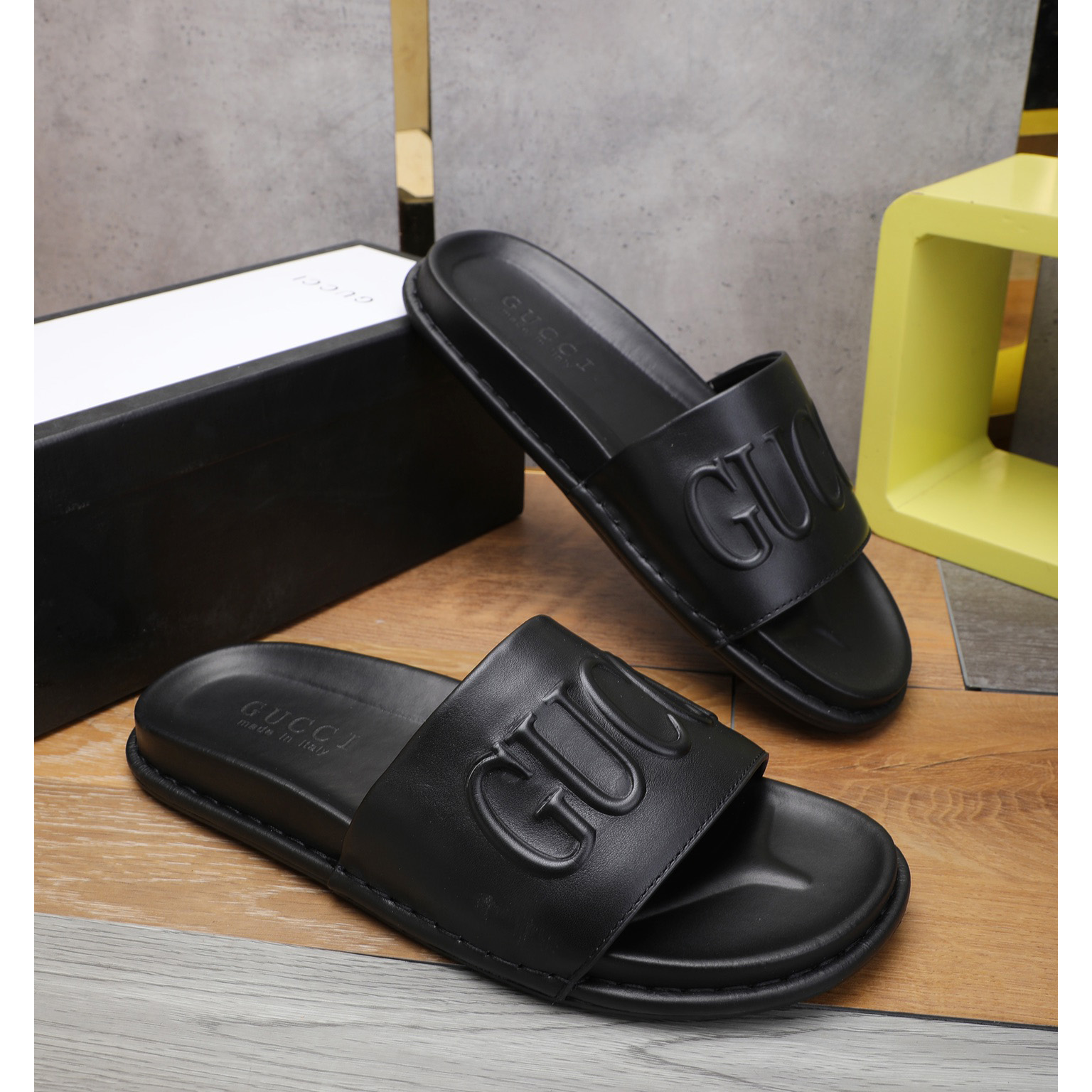 Gucci Logo Rubber Slide Sandal - EUR FASHION