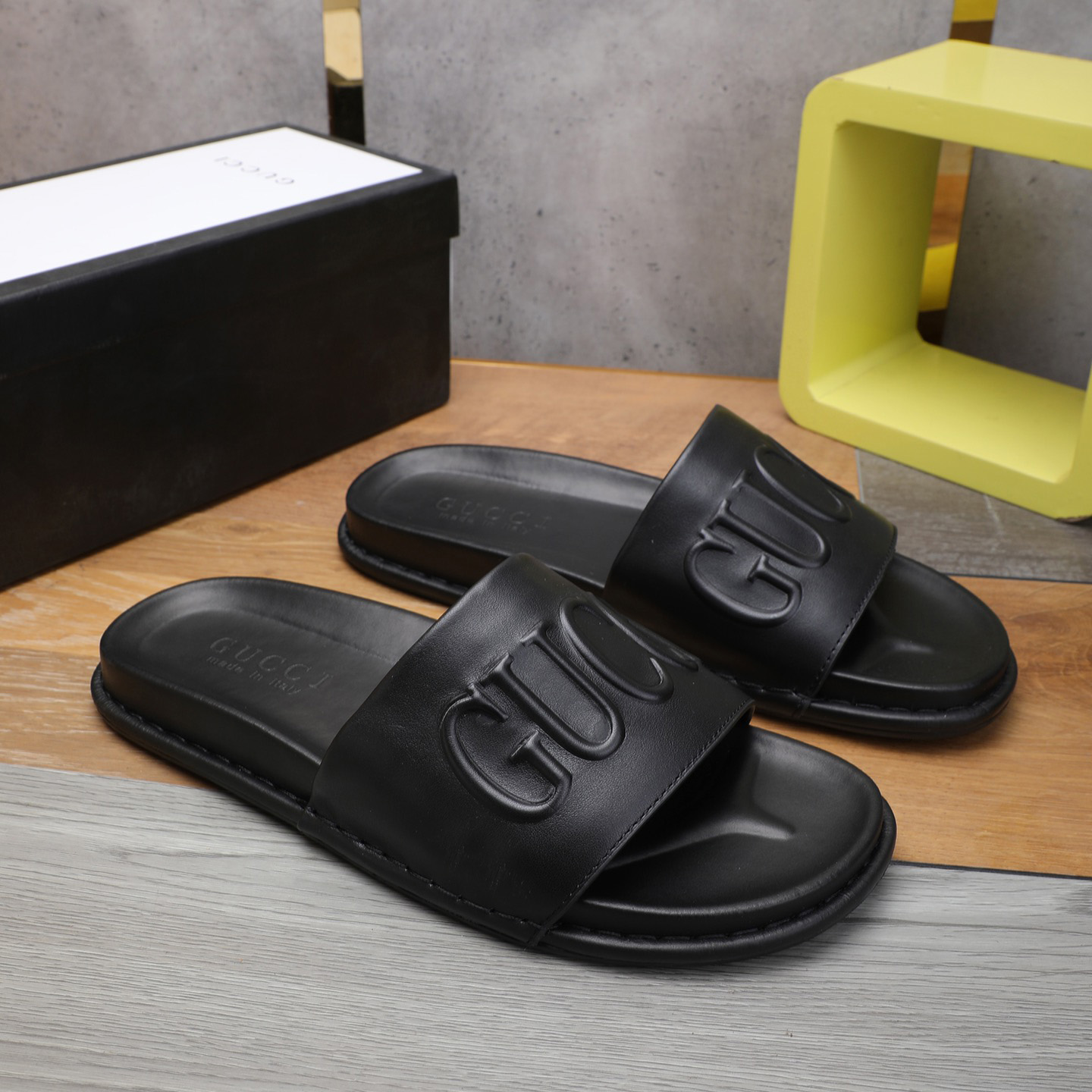 Gucci Logo Rubber Slide Sandal - EUR FASHION