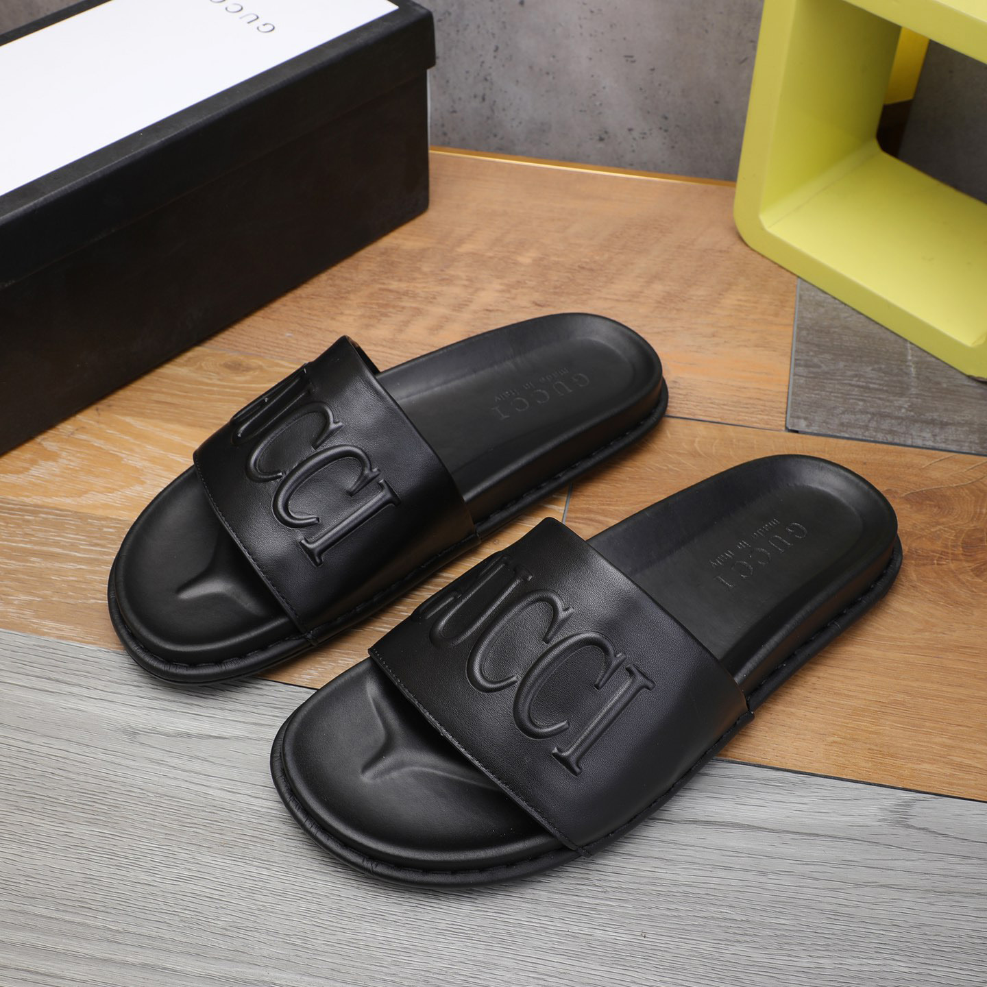 Gucci Logo Rubber Slide Sandal - EUR FASHION