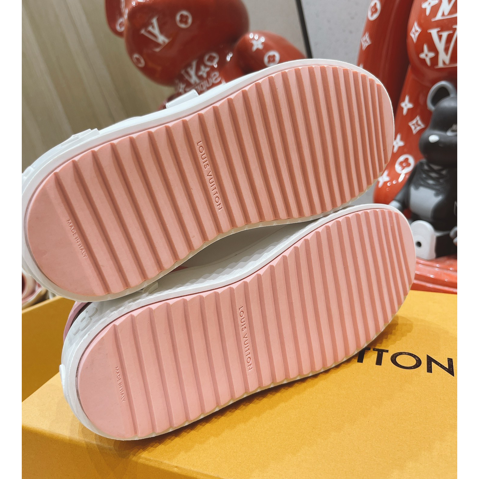 Louis Vuitton Logo Sneaker - EUR FASHION