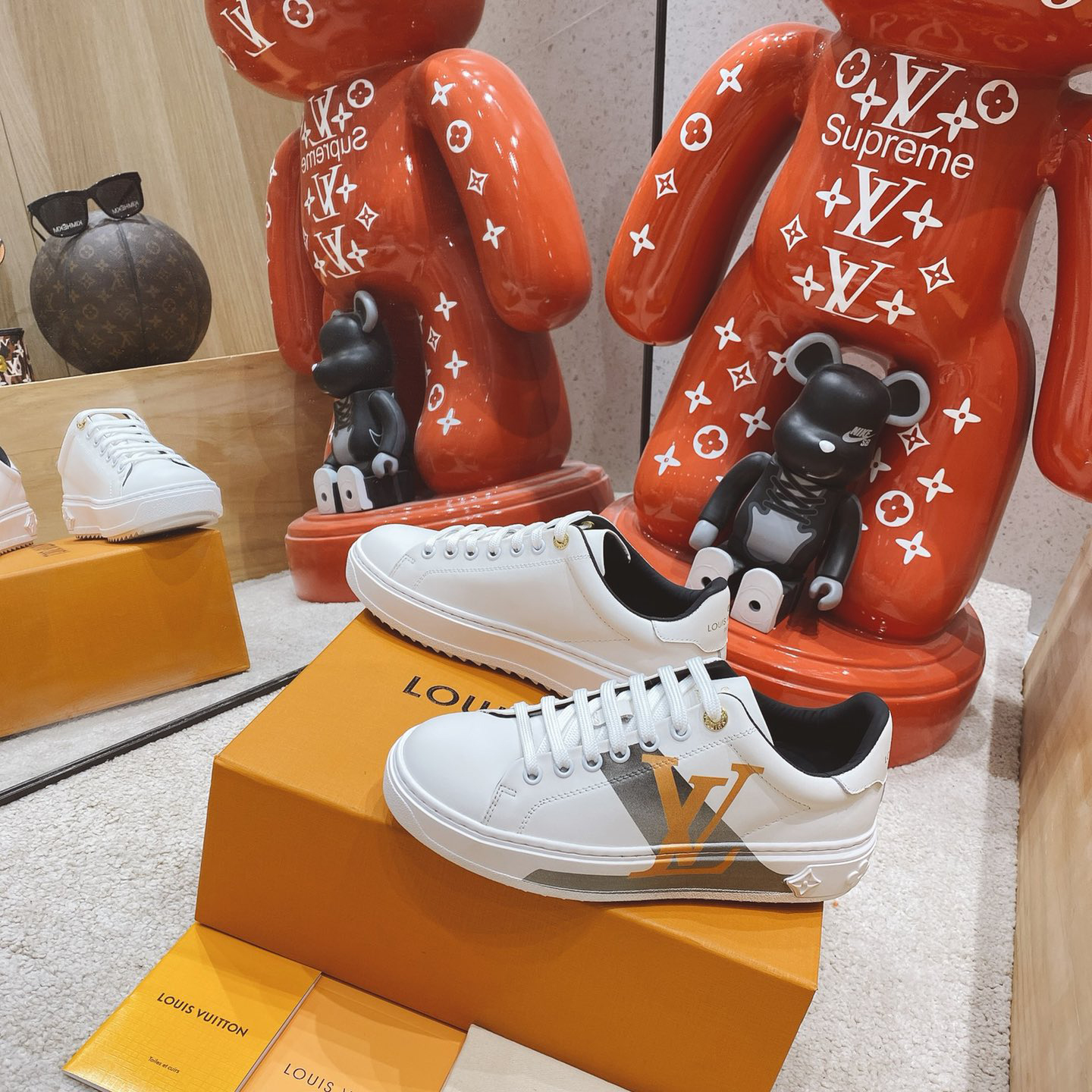 Louis Vuitton Logo Sneaker - EUR FASHION