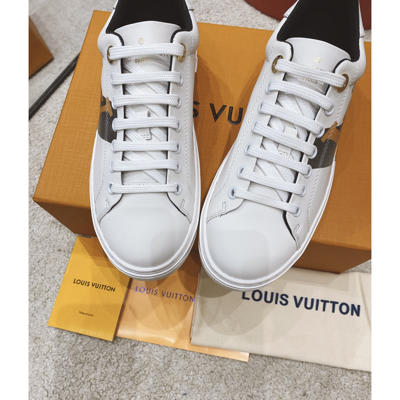 Louis Vuitton Logo Sneaker - EUR FASHION