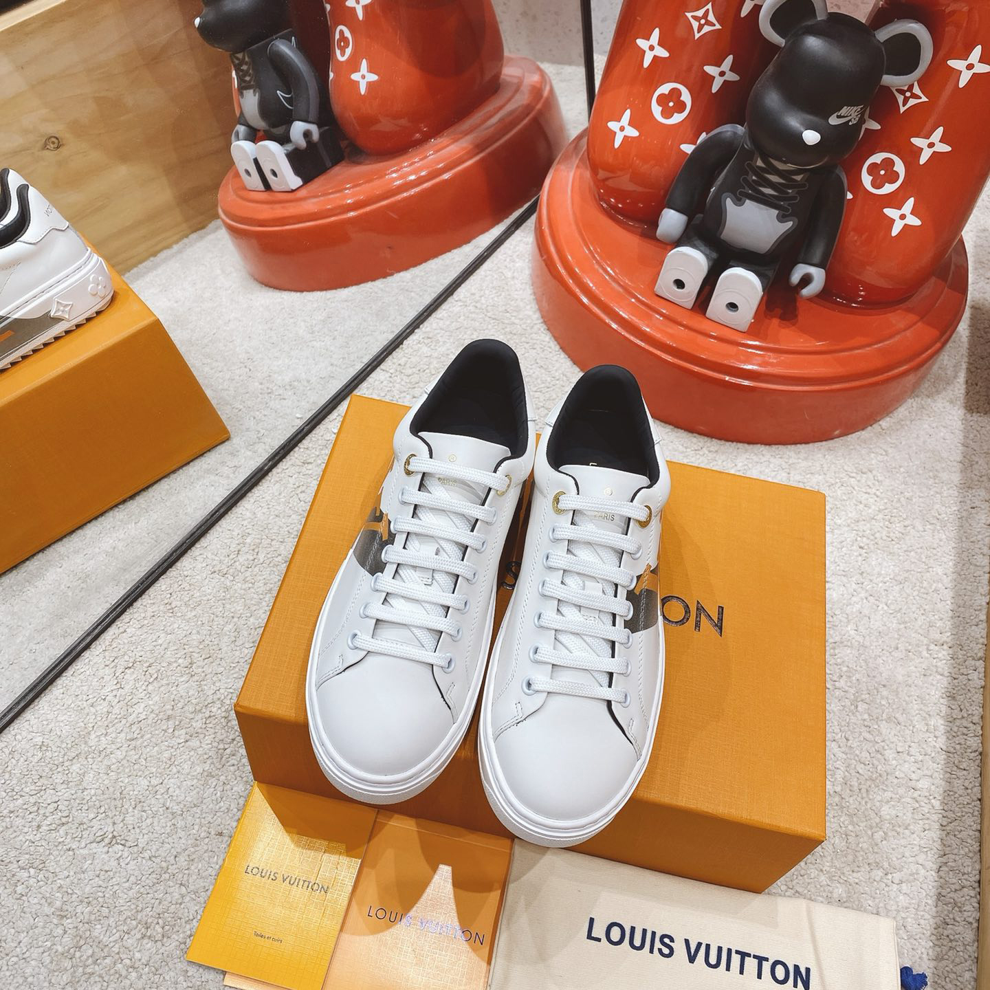 Louis Vuitton Logo Sneaker - EUR FASHION