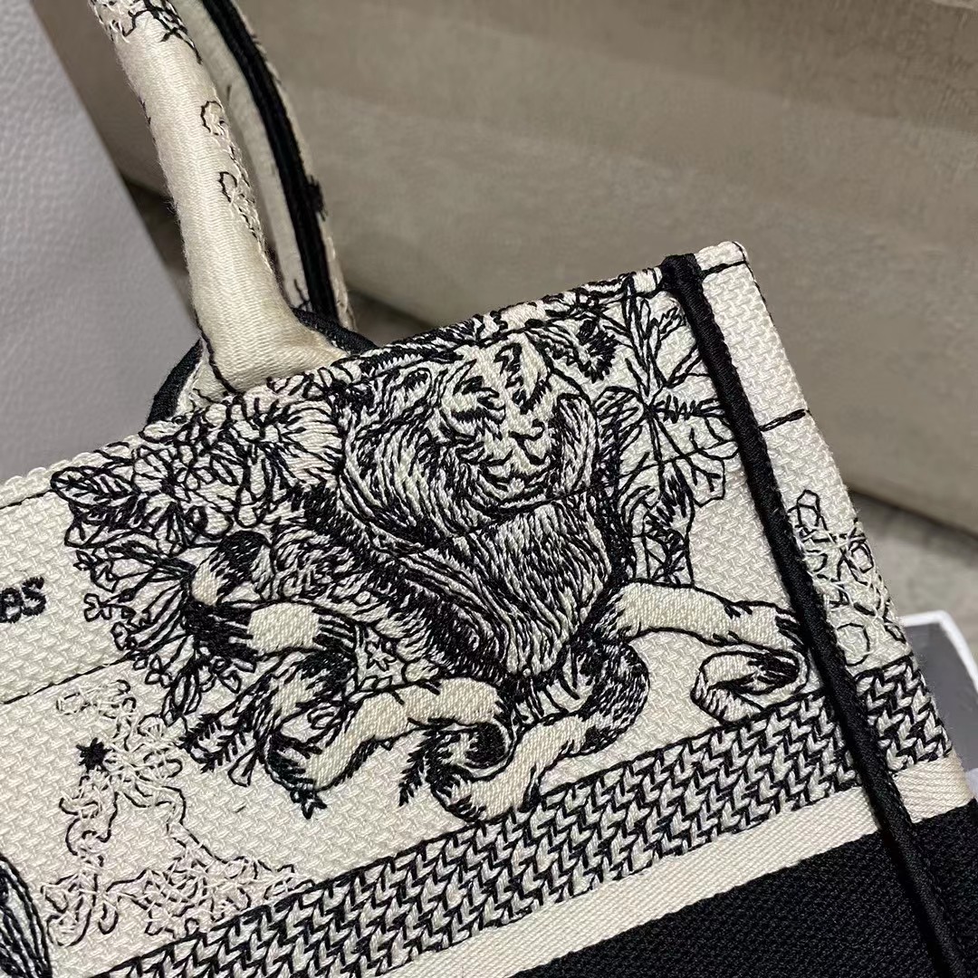 Dior Oblique Embroidered Book Tote - EUR FASHION