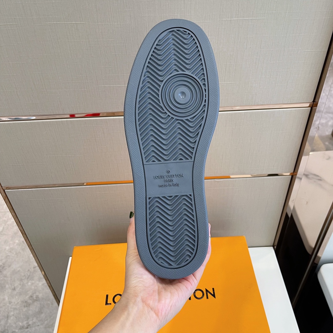 Louis Vuitton Men's Rivoli Sneaker - EUR FASHION