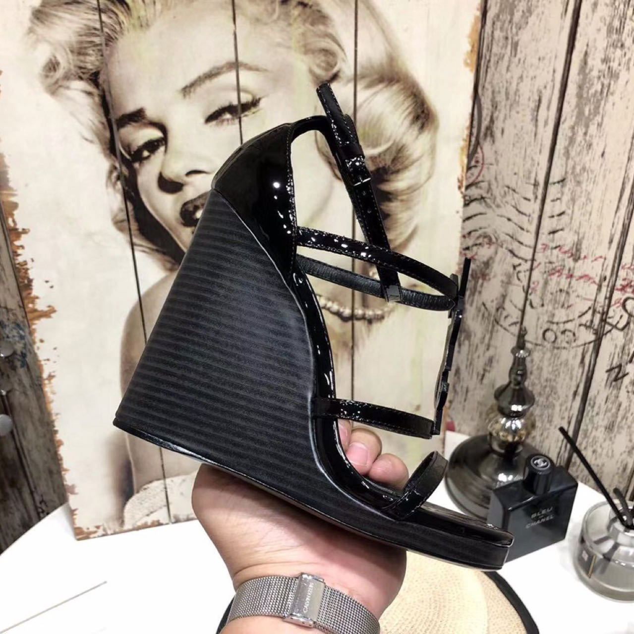 Saint Laurent Cassandra Wedge Espadrilles In Leather With Black Monogram - EUR FASHION