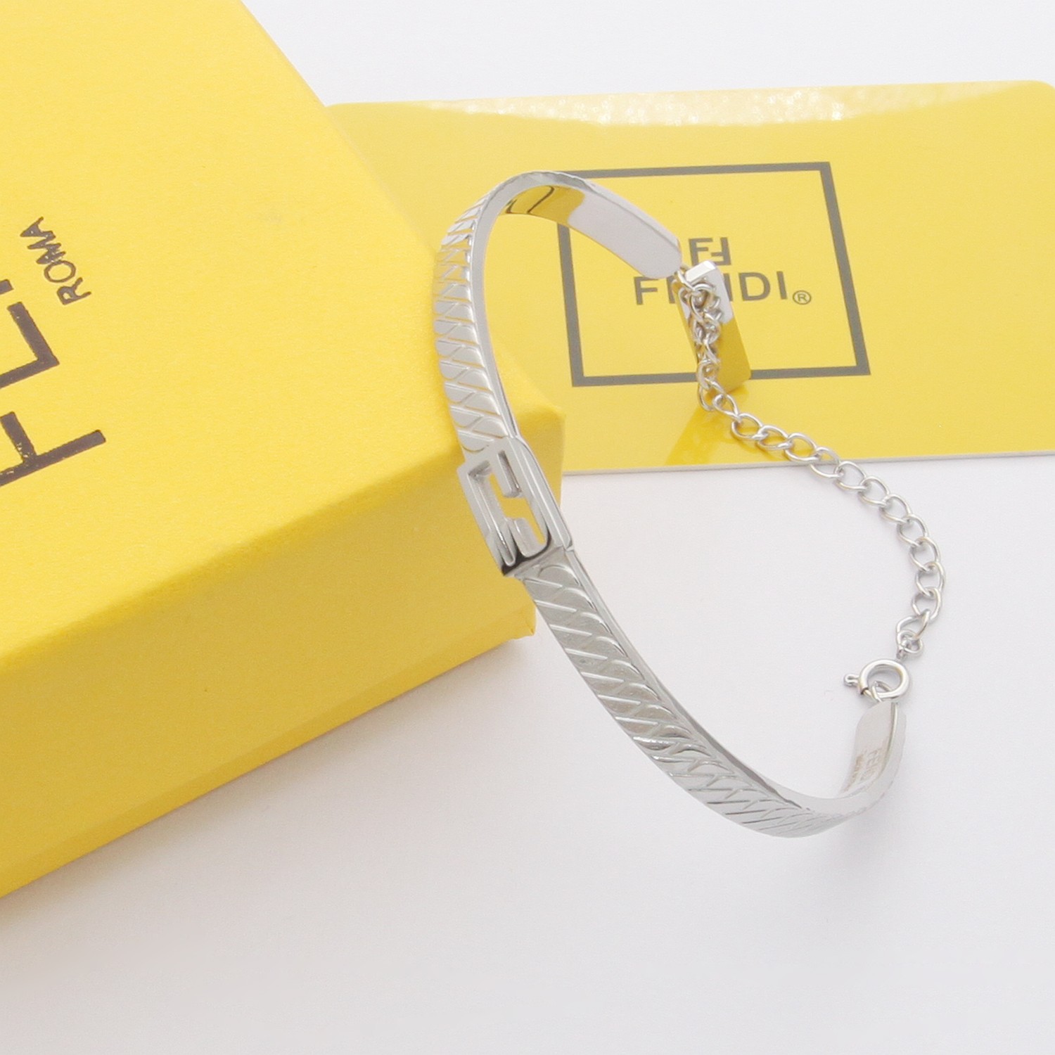 Fendi Baguette Bracelet - EUR FASHION