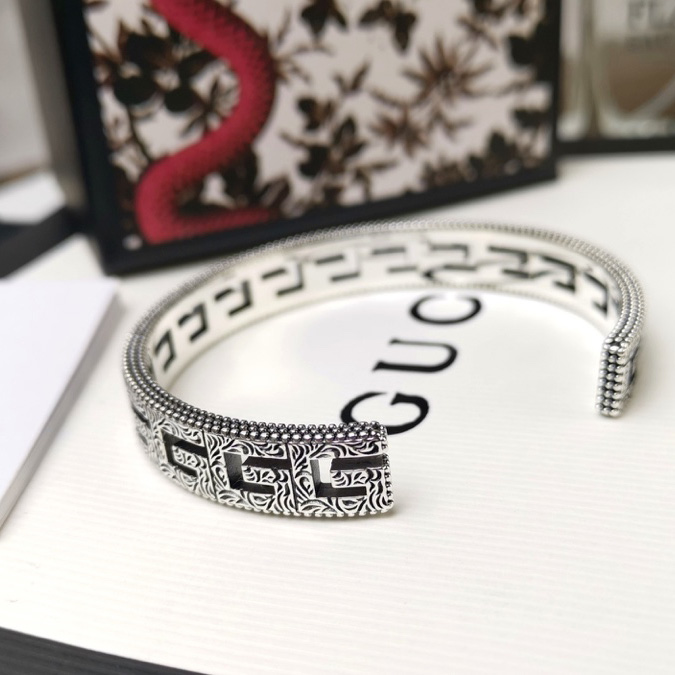Gucci Silver Bracelet With Square G - EUR FASHION