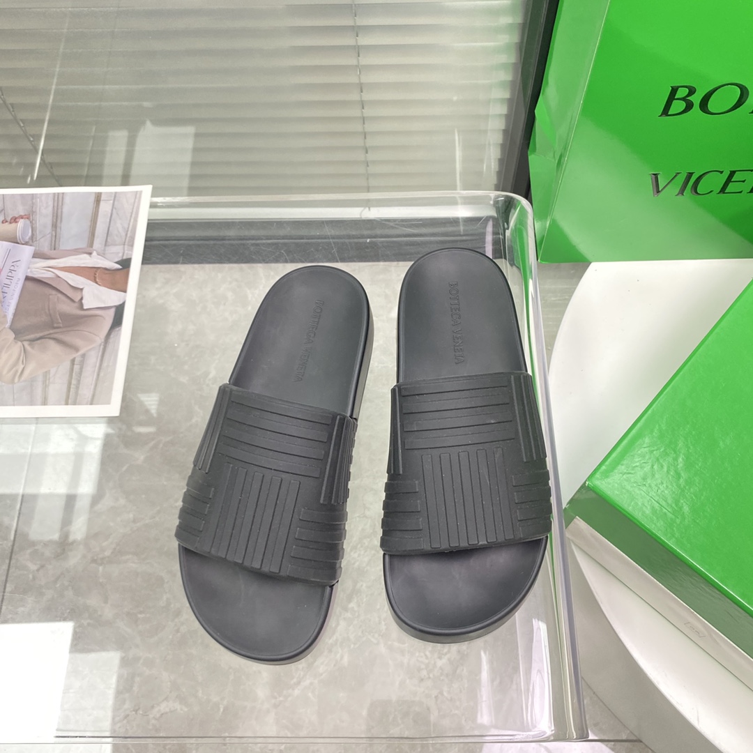 Bottega Veneta Rubber slides - EUR FASHION