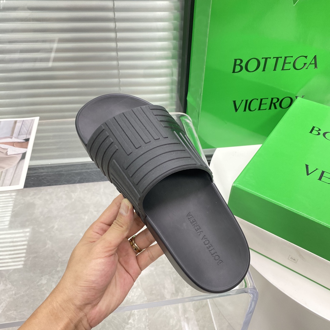 Bottega Veneta Rubber slides - EUR FASHION