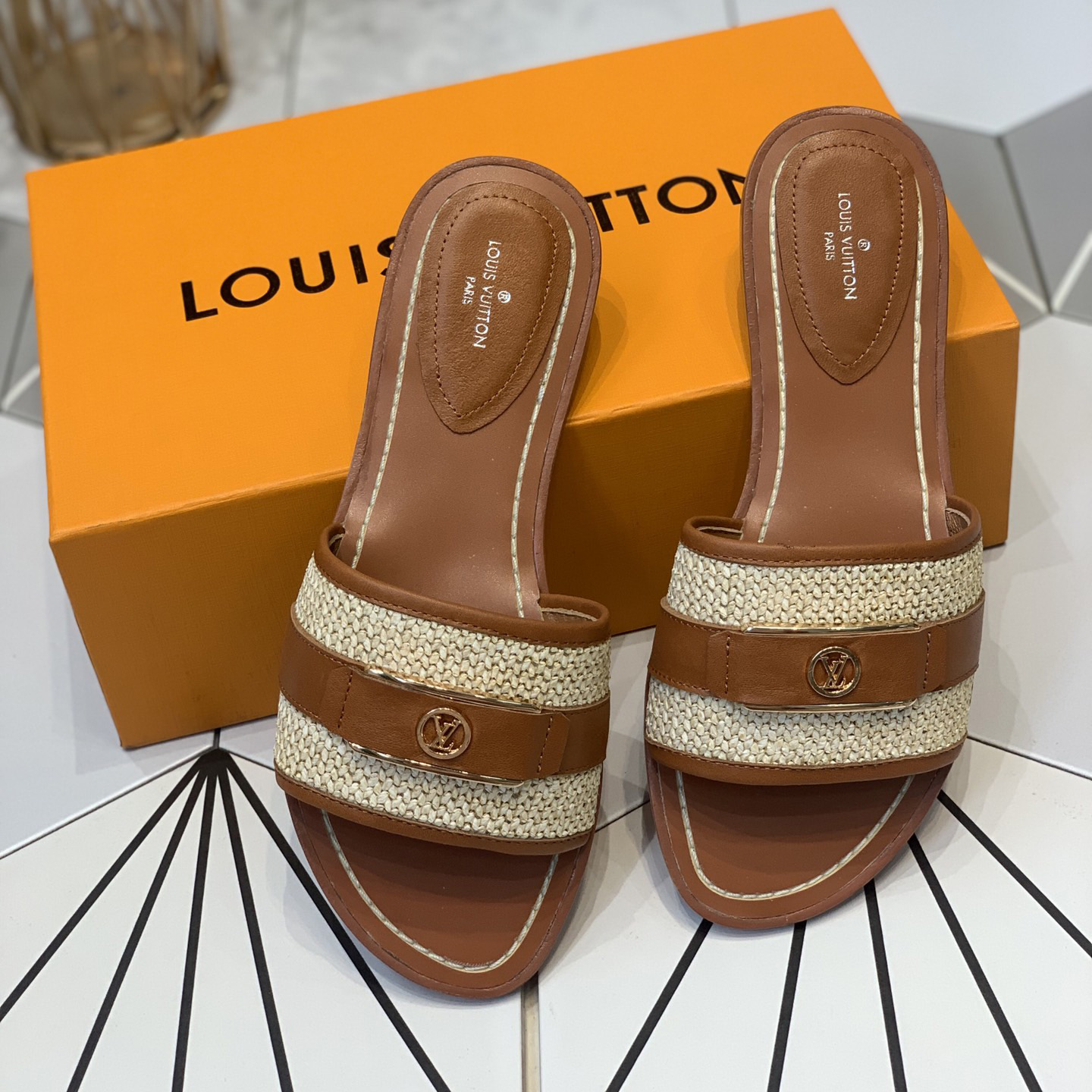 Louis Vuitton Lock It Flat Mule   1AA1A6 - EUR FASHION