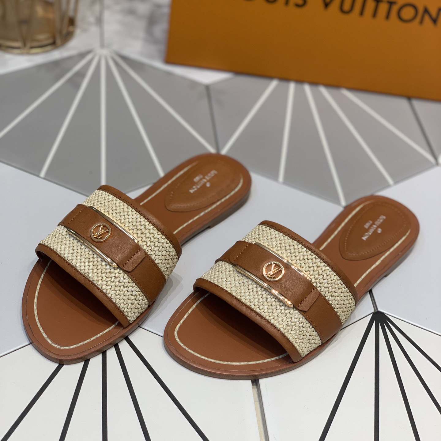 Louis Vuitton Lock It Flat Mule   1AA1A6 - EUR FASHION