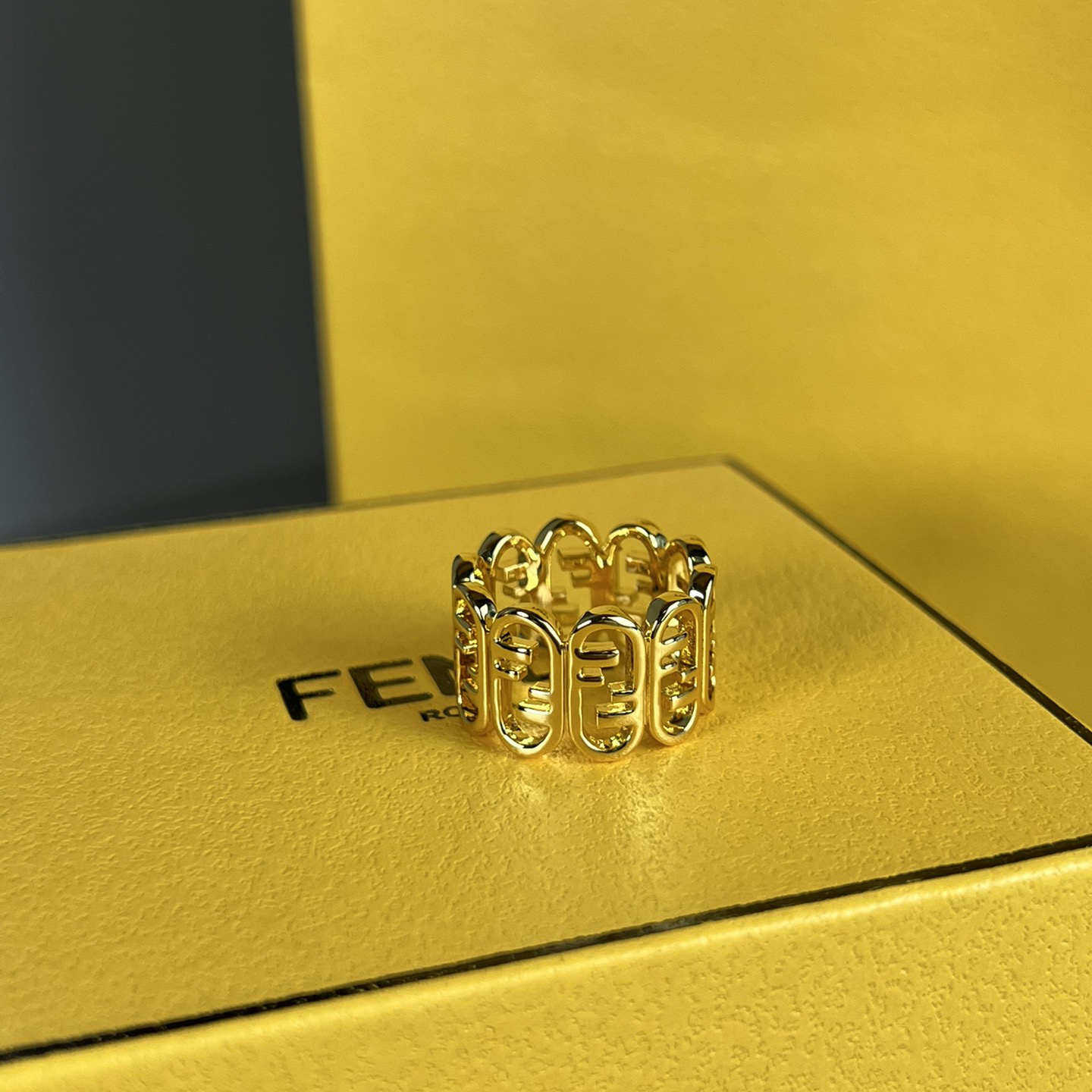 Fendi Fendi O’Lock Gold-Coloured Ring - EUR FASHION