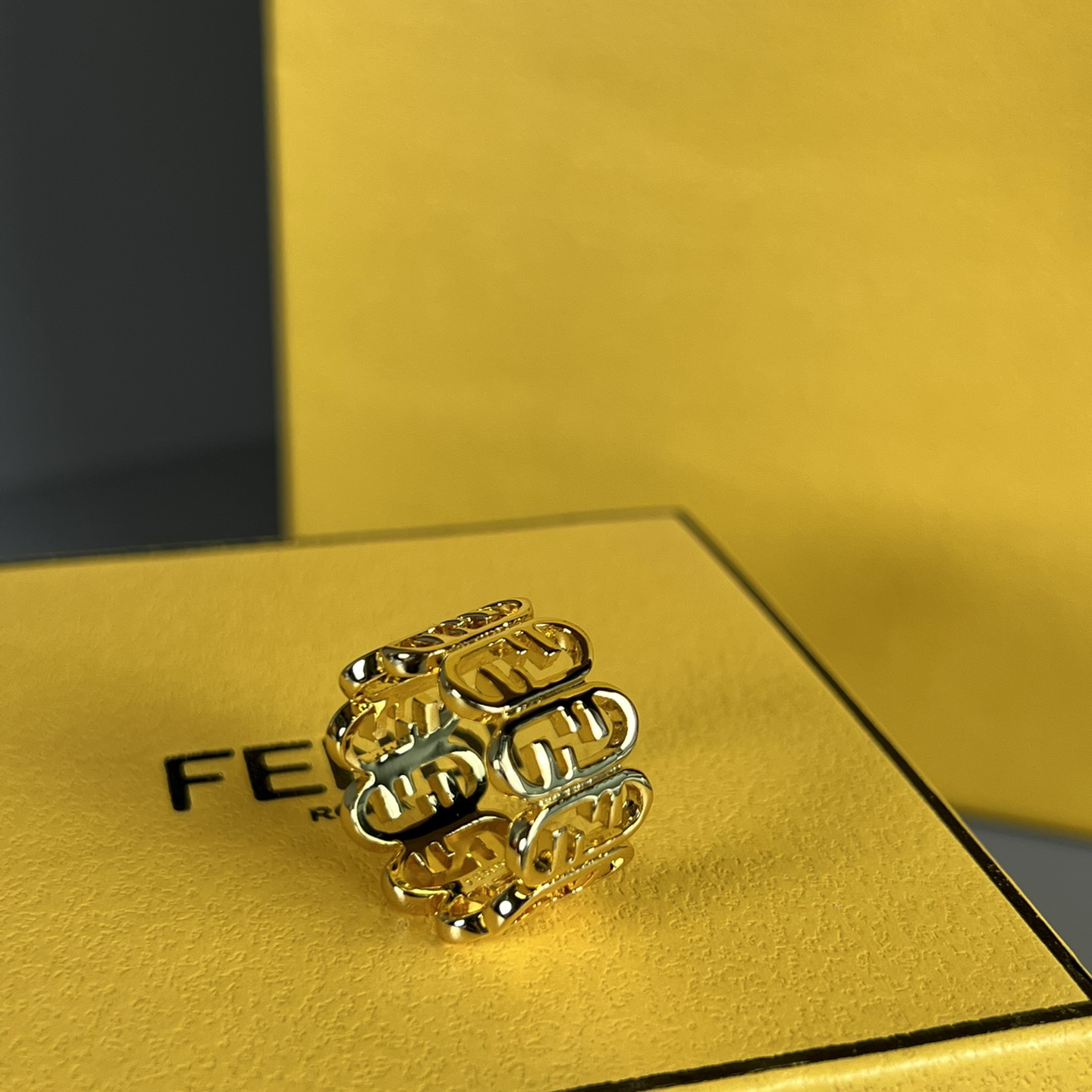 Fendi Fendi O’Lock Gold-Coloured Ring - EUR FASHION