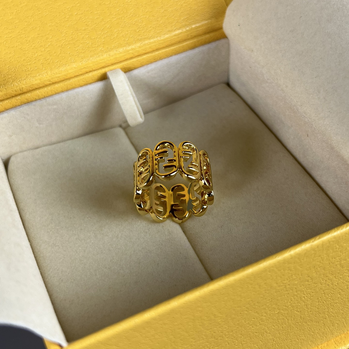 Fendi Fendi O’Lock Gold-Coloured Ring - EUR FASHION
