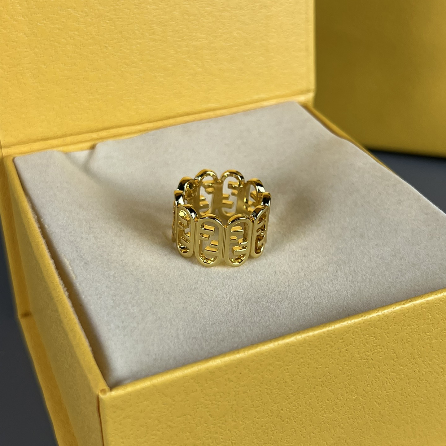 Fendi Fendi O’Lock Gold-Coloured Ring - EUR FASHION