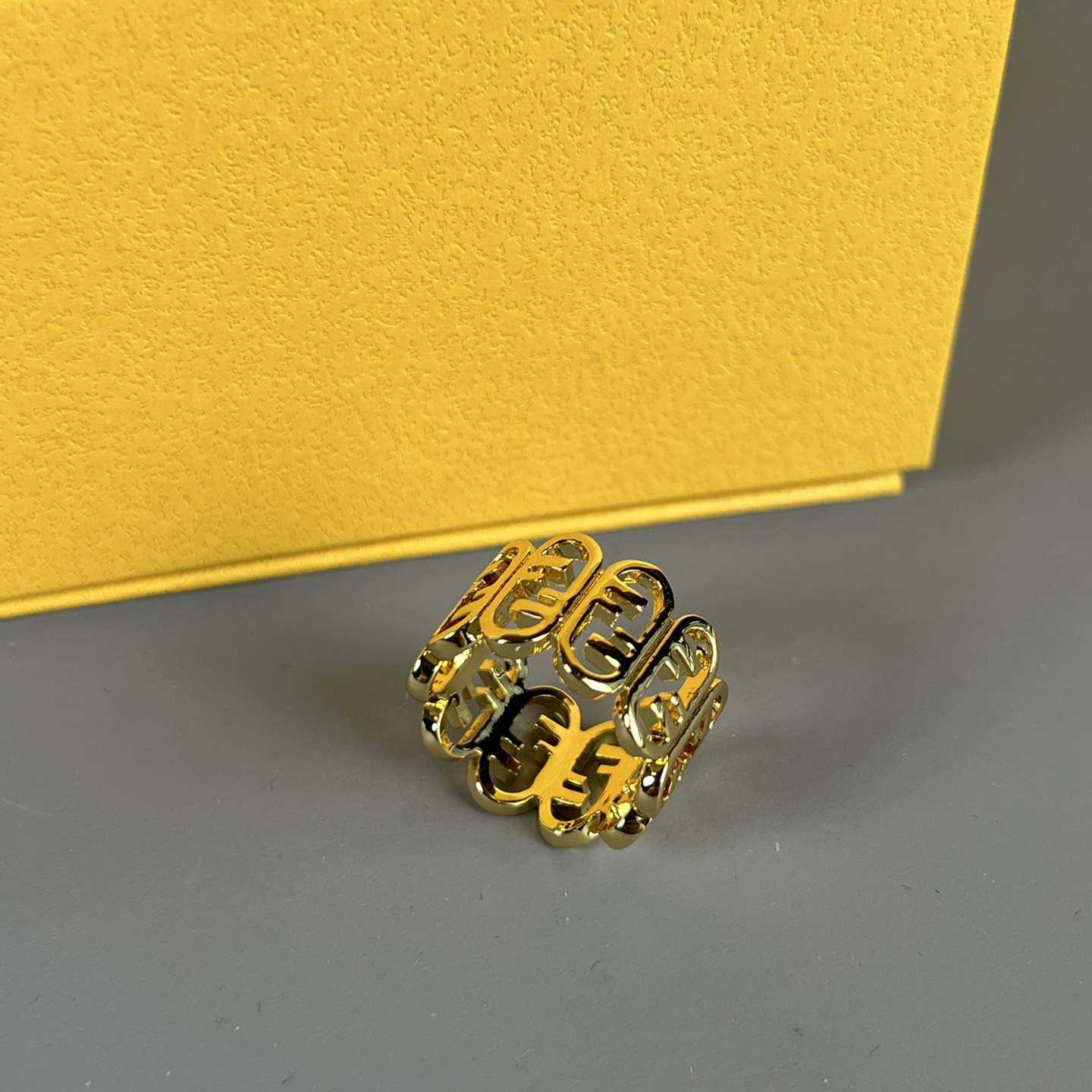 Fendi Fendi O’Lock Gold-Coloured Ring - EUR FASHION