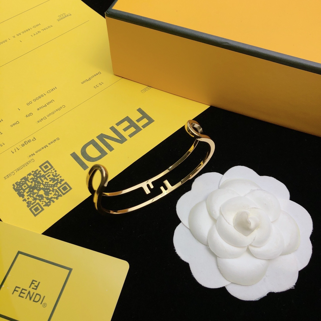 Fendi O’Lock Bracelet - EUR FASHION