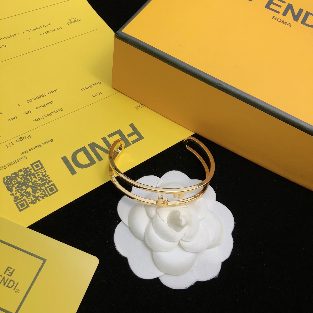 Fendi O’Lock Bracelet - EUR FASHION