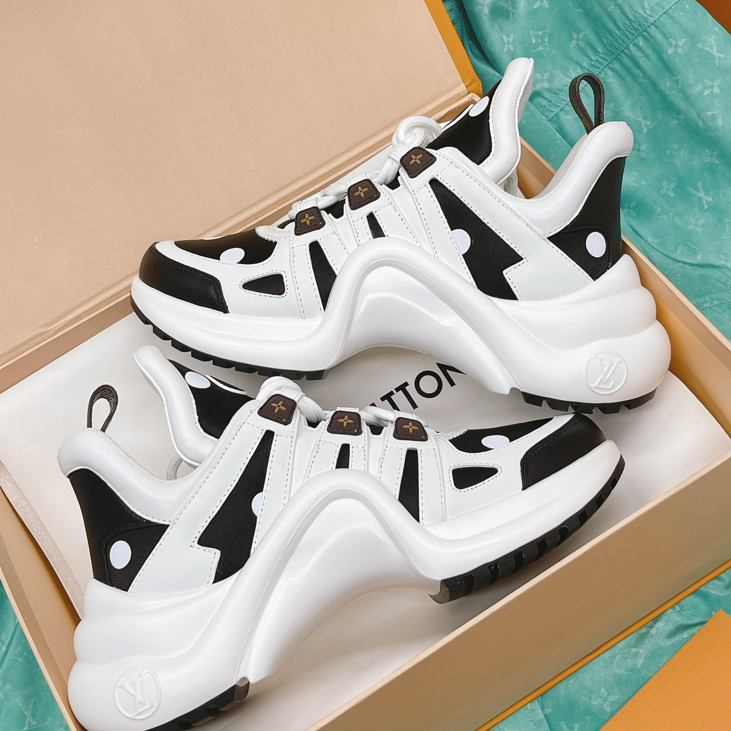 Louis Vuitton LV Archlight Sneaker    - EUR FASHION