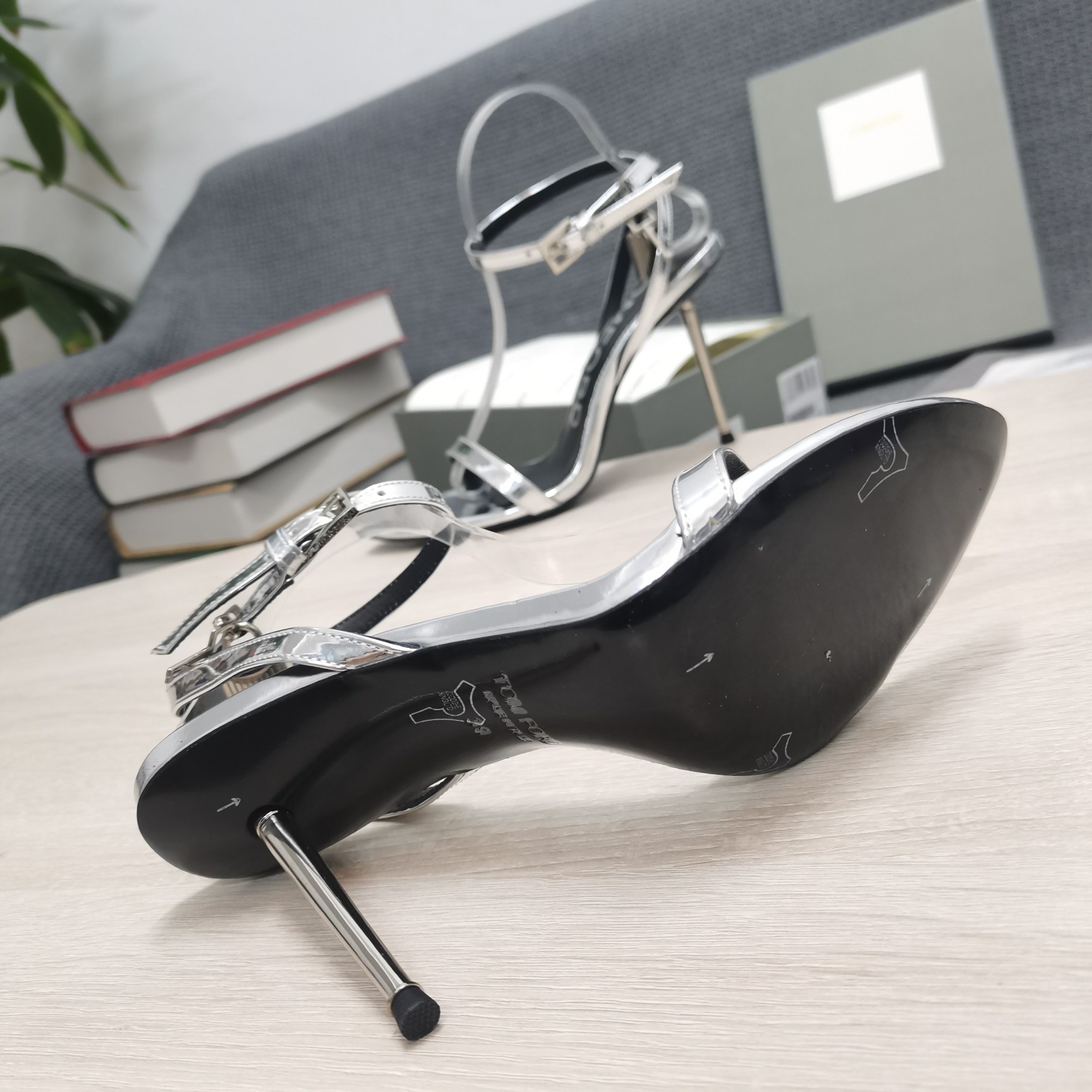 Tom Ford Silver Padlock Sandals - EUR FASHION