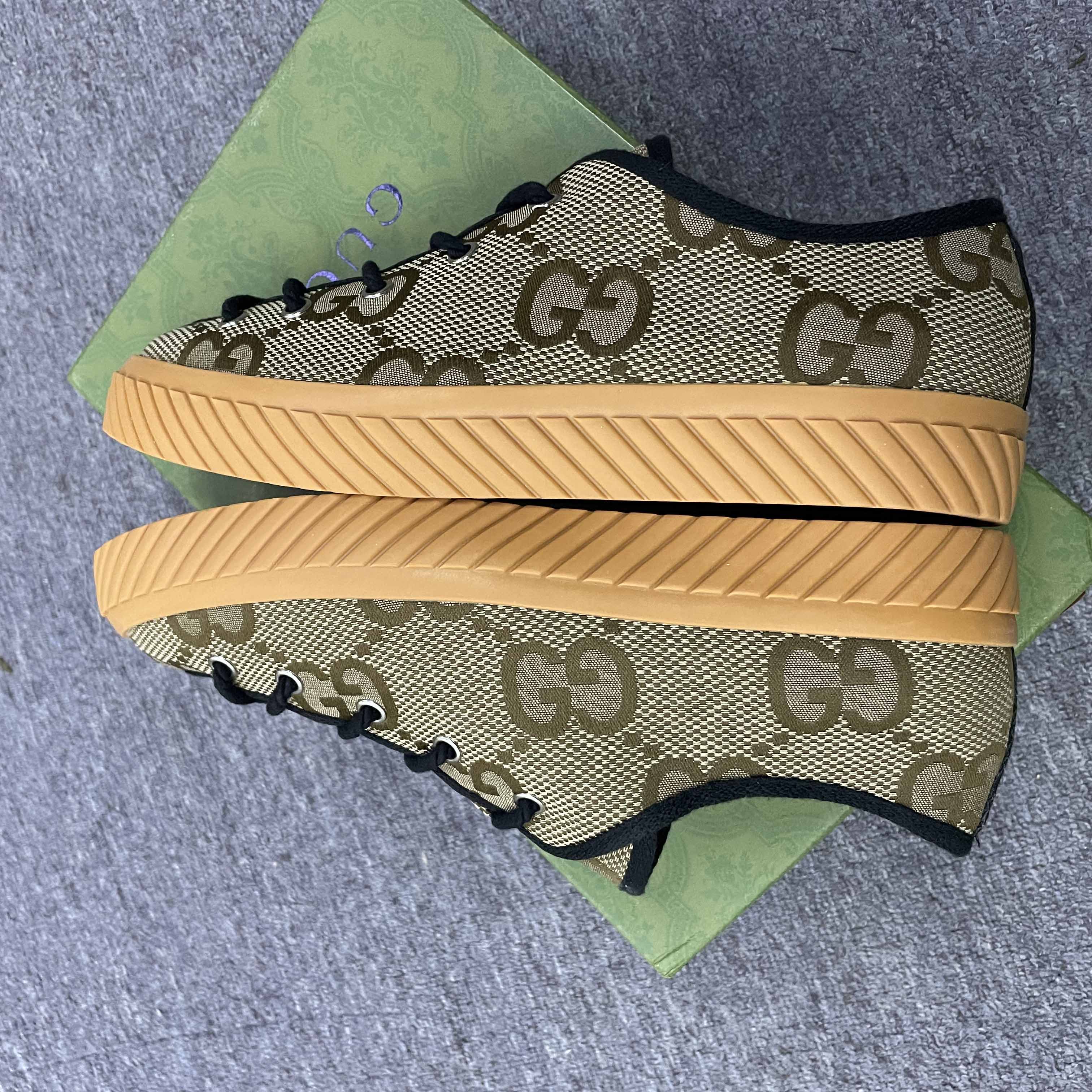 Gucci Men's Maxi GG Sneaker  - EUR FASHION