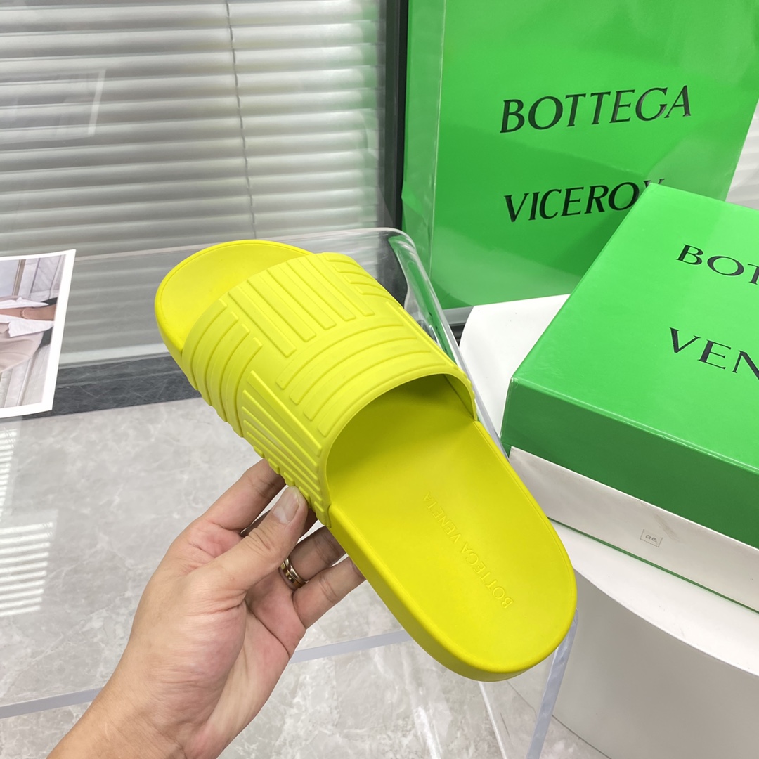 Bottega Veneta Rubber slides - EUR FASHION