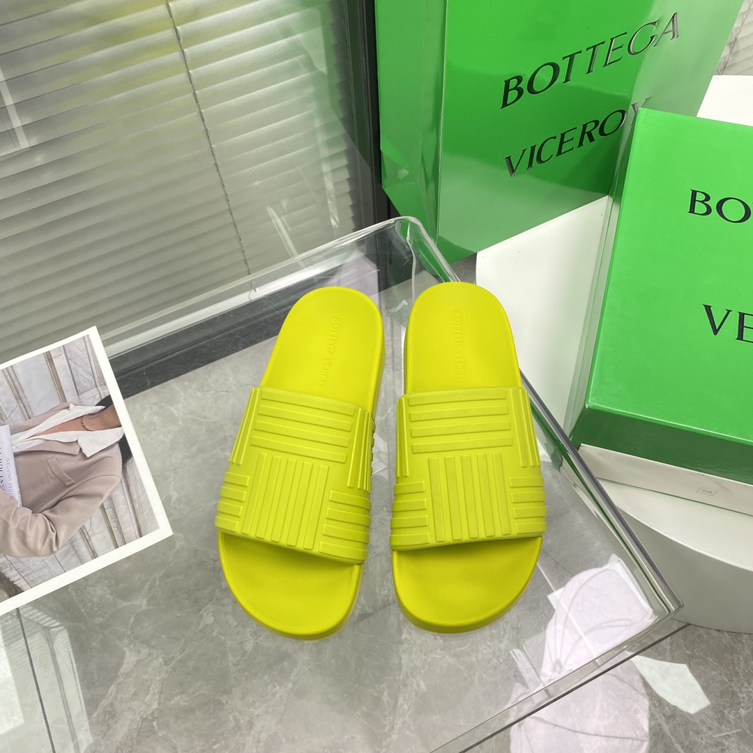Bottega Veneta Rubber slides - EUR FASHION