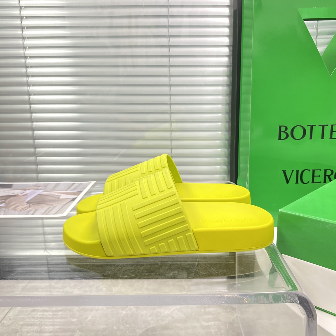 Bottega Veneta Rubber slides - EUR FASHION