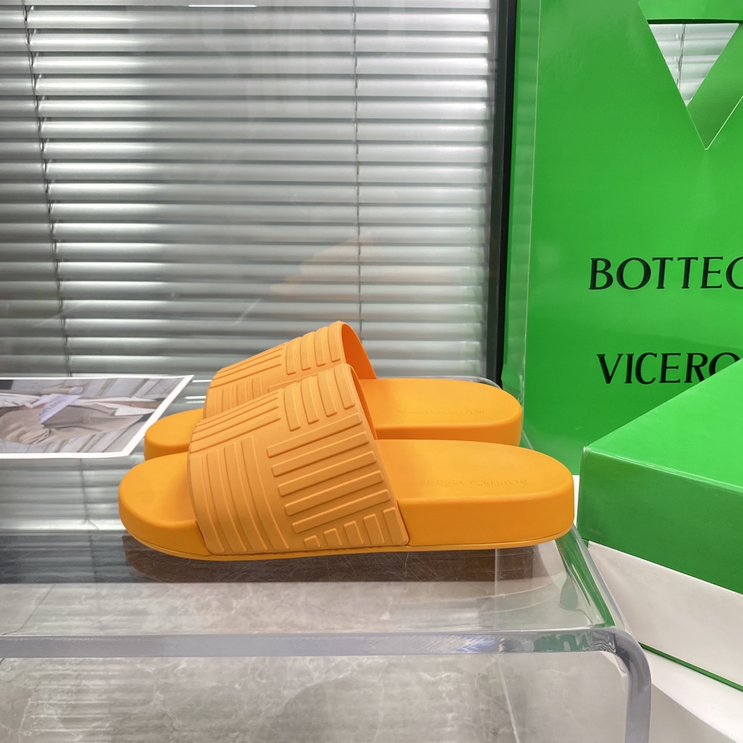 Bottega Veneta Rubber slides - EUR FASHION