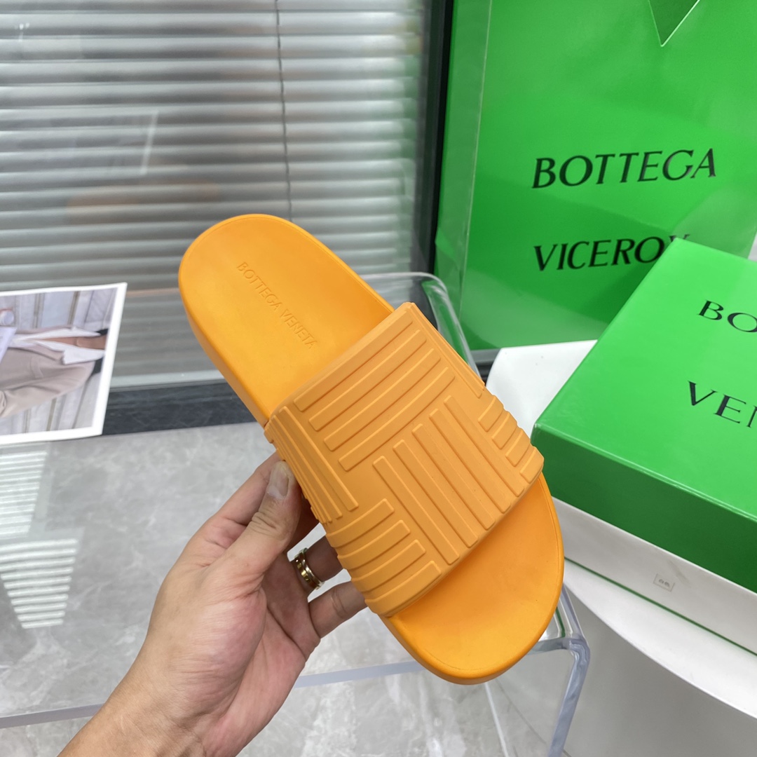 Bottega Veneta Rubber slides - EUR FASHION