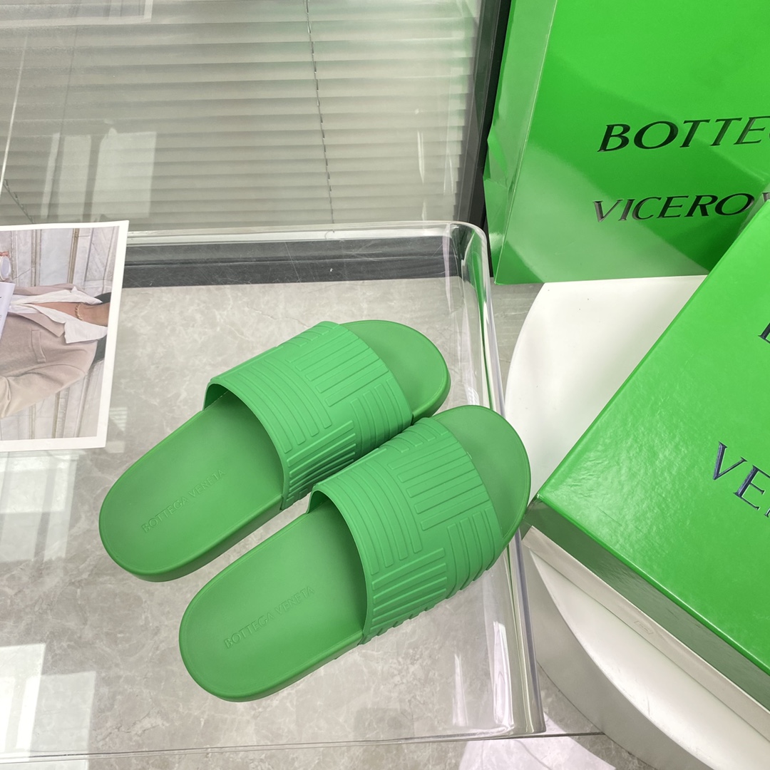 Bottega Veneta Rubber slides - EUR FASHION